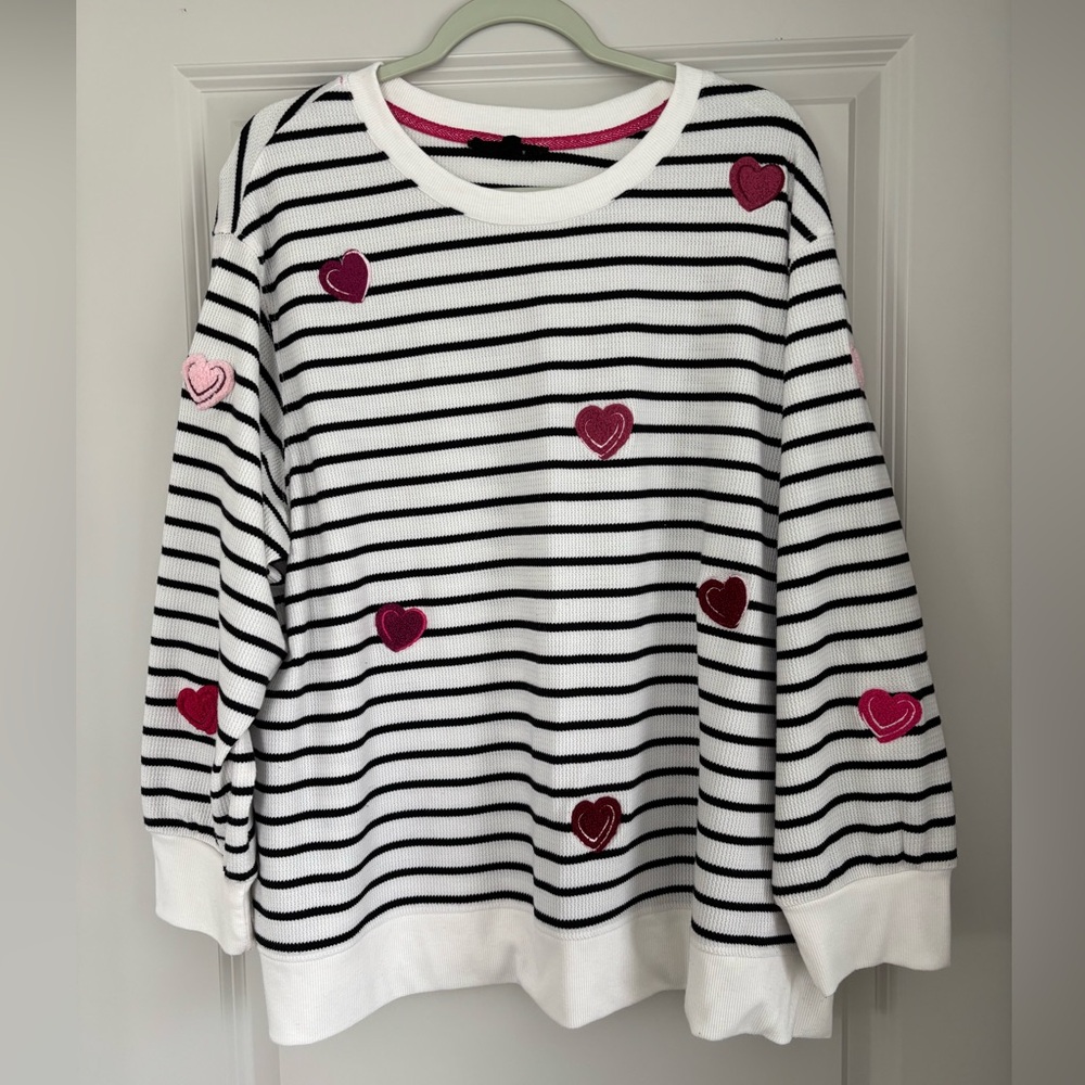 Jane+Delancy 2X light lightweight Striped Heart Sweater - Black and White